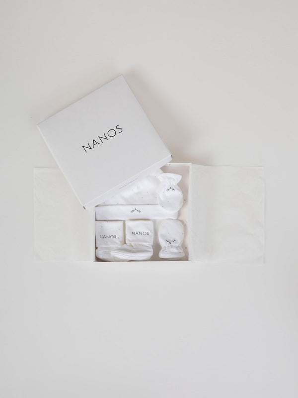 PACK OF PURE WHITE HAT, MITTENS AND BOOTIES