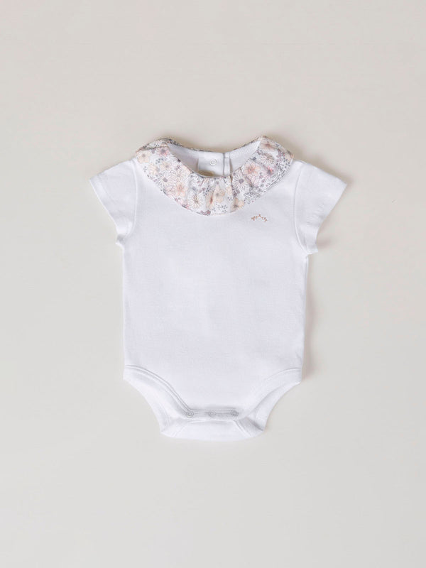 SHORT SLEEVE BODYSUIT WITH FLOWER PRINT NECK IN PURE WHITE