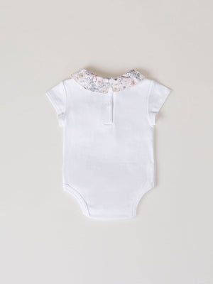 SHORT SLEEVE BODYSUIT WITH FLOWER PRINT NECK IN PURE WHITE