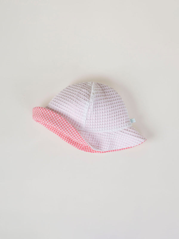 REVERSIBLE SEERSUCKER STRAWBERRY CHECK CAP