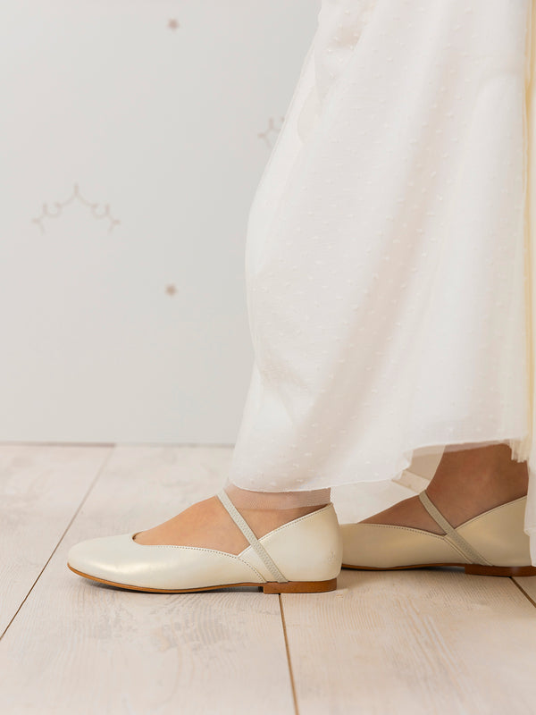 IVORY ELASTIC RUBBER DANCER