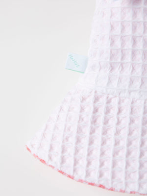 REVERSIBLE SEERSUCKER STRAWBERRY CHECK CAP