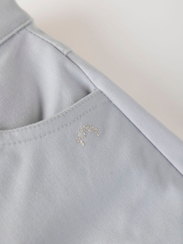 PANTALÓN CINCO BOLSILLOS ETIQUETA SARGA GRIS CLARO