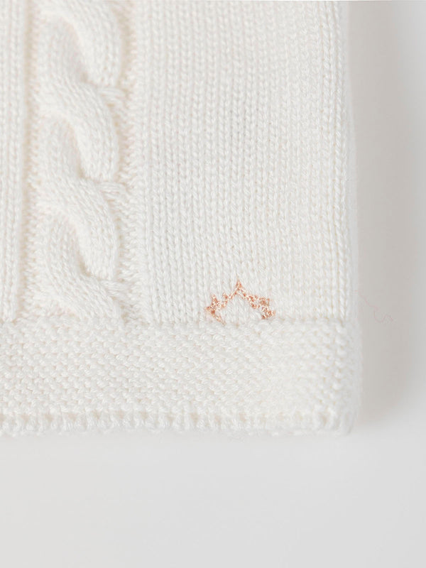 KNITTED JUMPER WITH RAGLAN SLEEVES AND CREAM CABLES