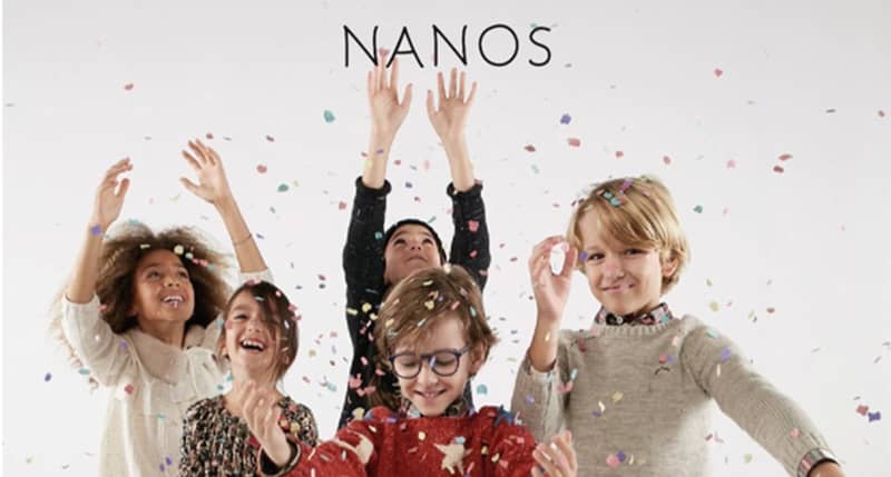 Niños con la ropa de las rebajas de invierno 2022 de Nanos.