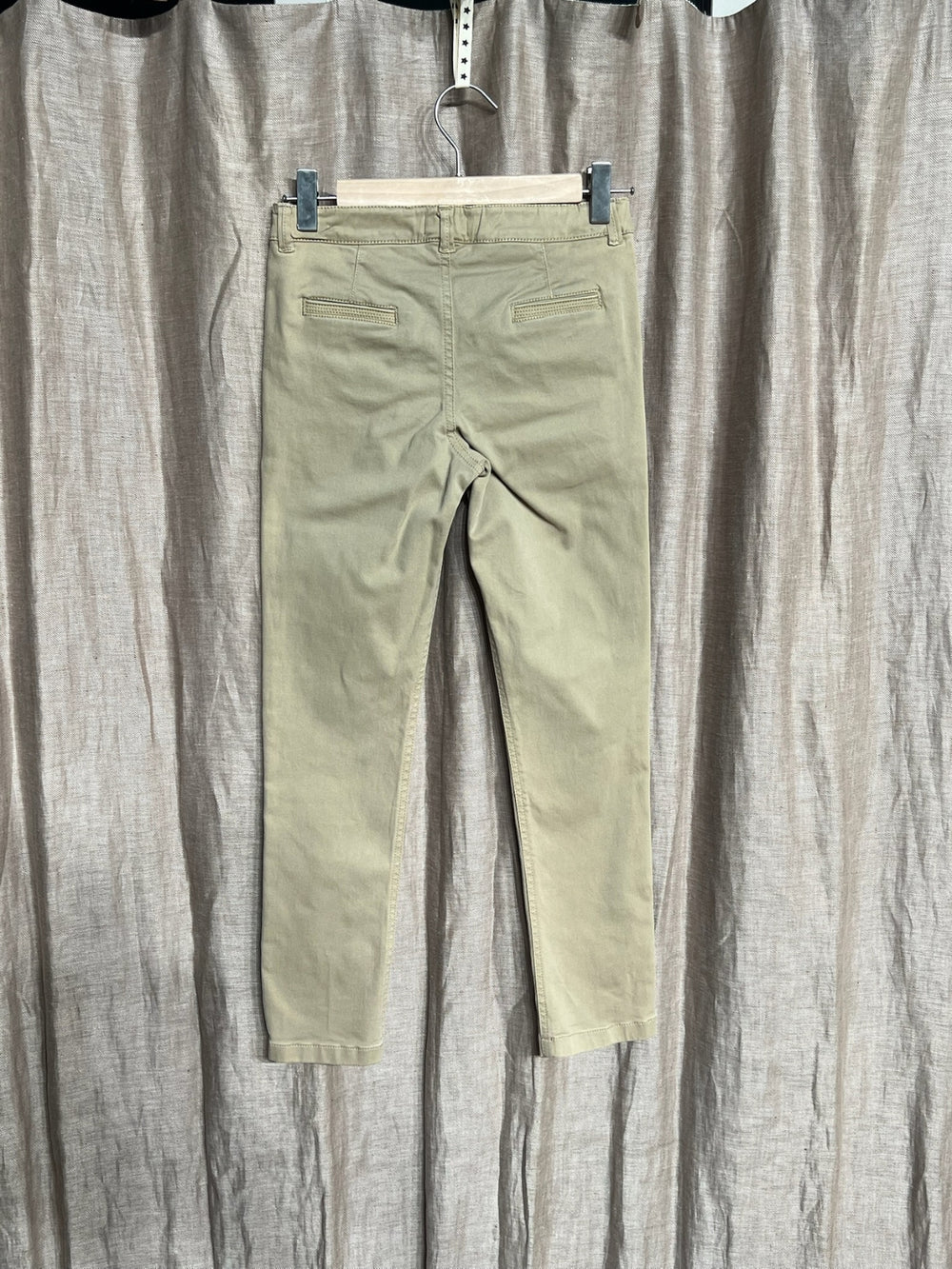 Pantalón chino beige