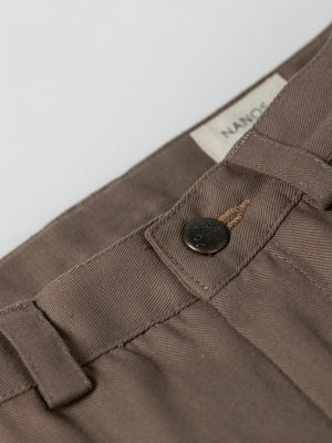 PANTALÓN JOGGER BOLSILLOS CHINO MARRÓN CHOCOLATE