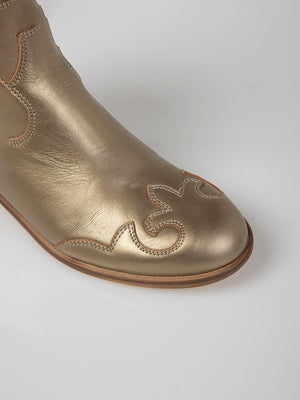 BOTA DETALLE PUNTERA EFECTO METALIZADO ORO