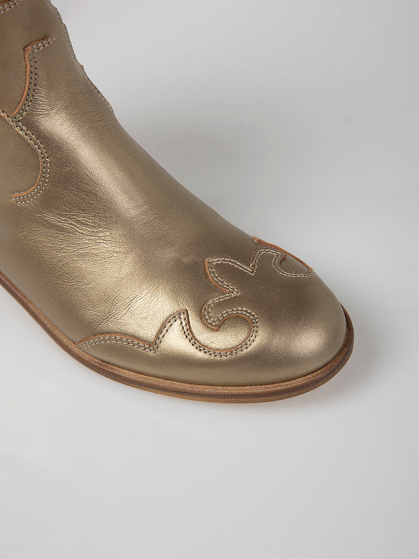BOTA DETALLE PUNTERA EFECTO METALIZADO ORO