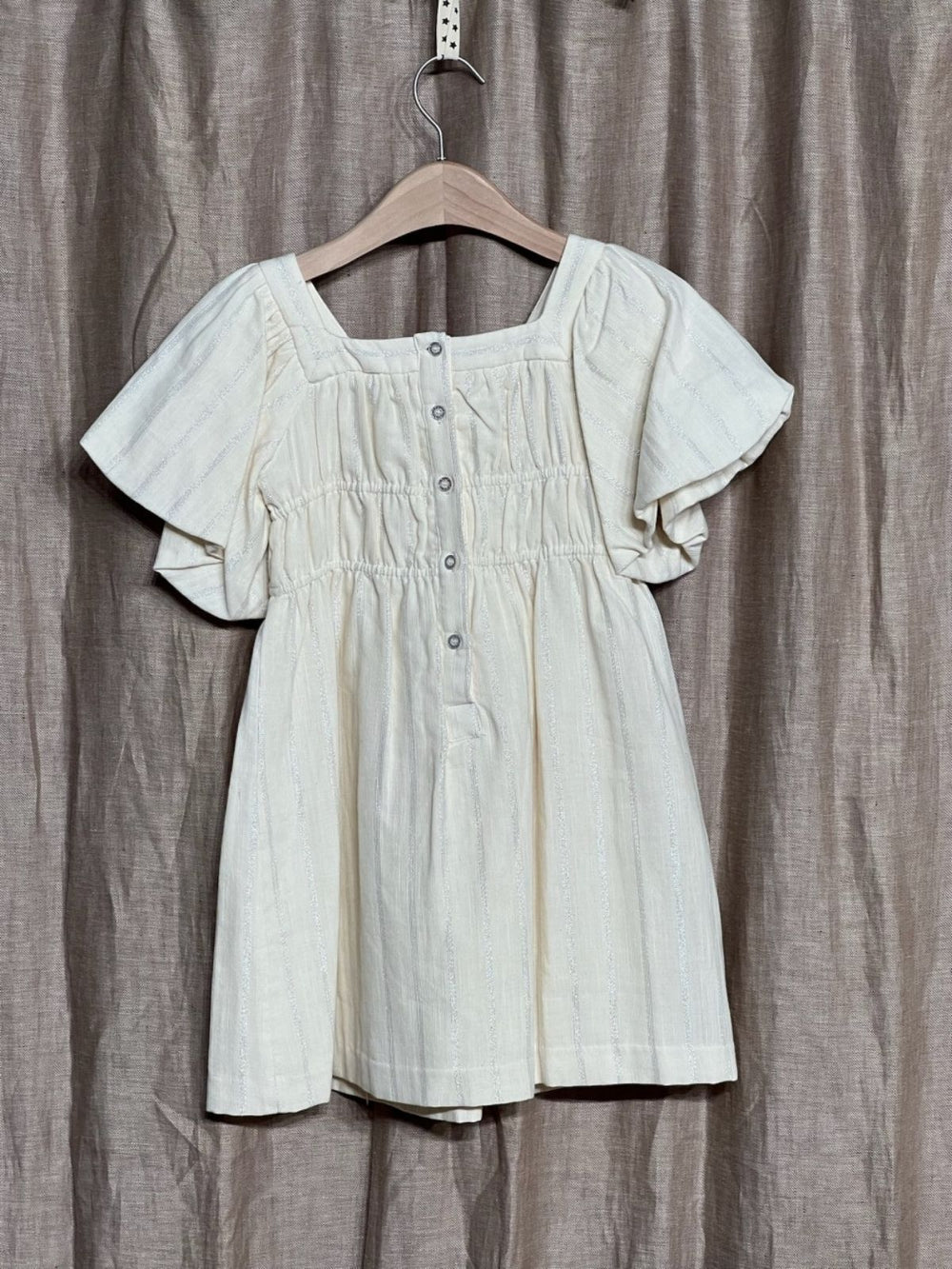 VESTIDO CEREMONIA FRUNCE RAYAS BRILLO BLANCO ROTO